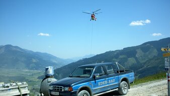 Baustelle mit Hubschrauber | © EderBau