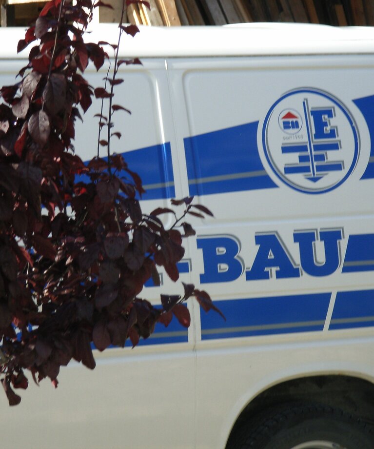 Firmenauto beschriftet | © EderBau